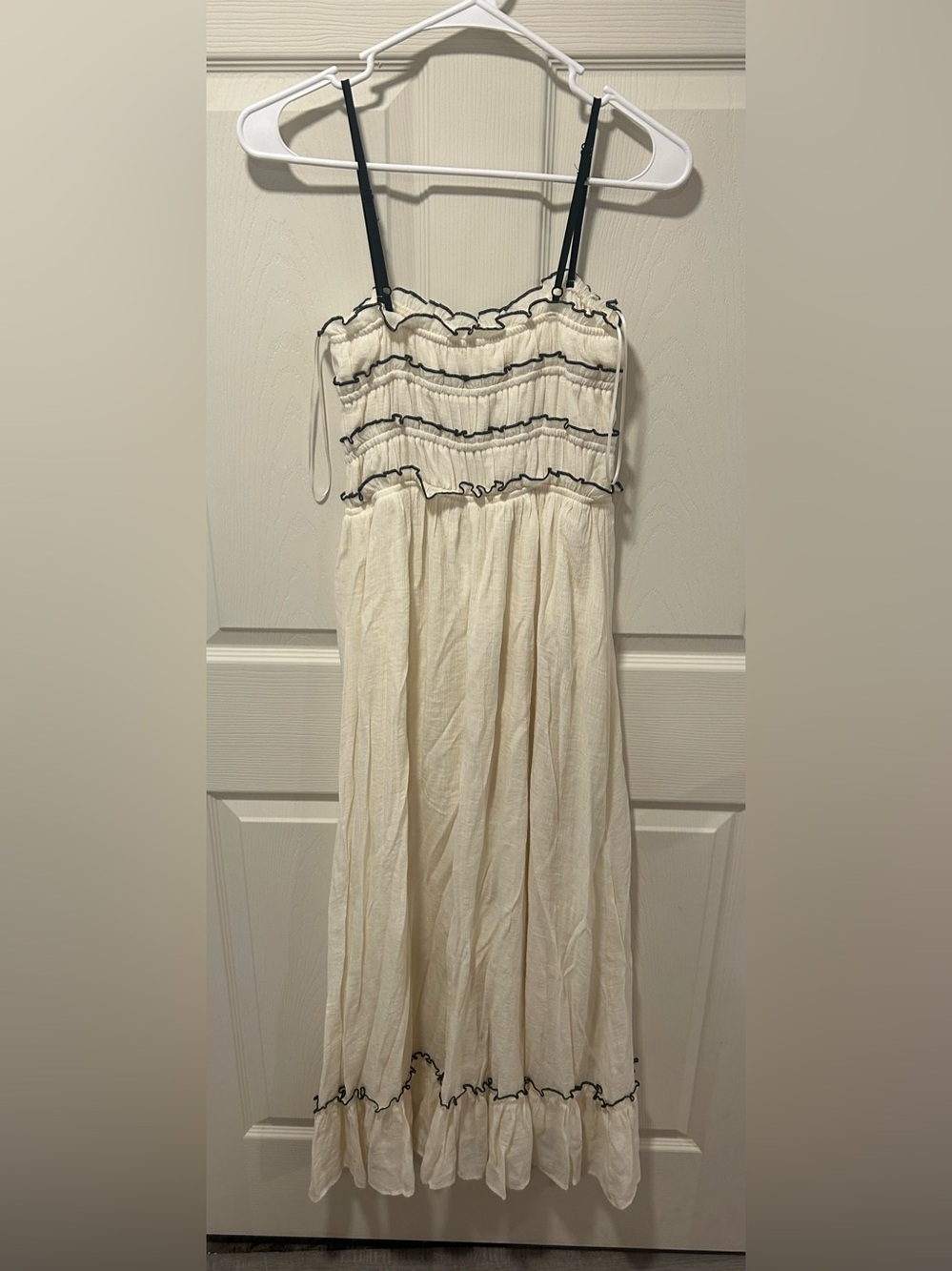 Jessica Simpson Cream Maxi Dress with Black Trim - Picture 2 of 5
